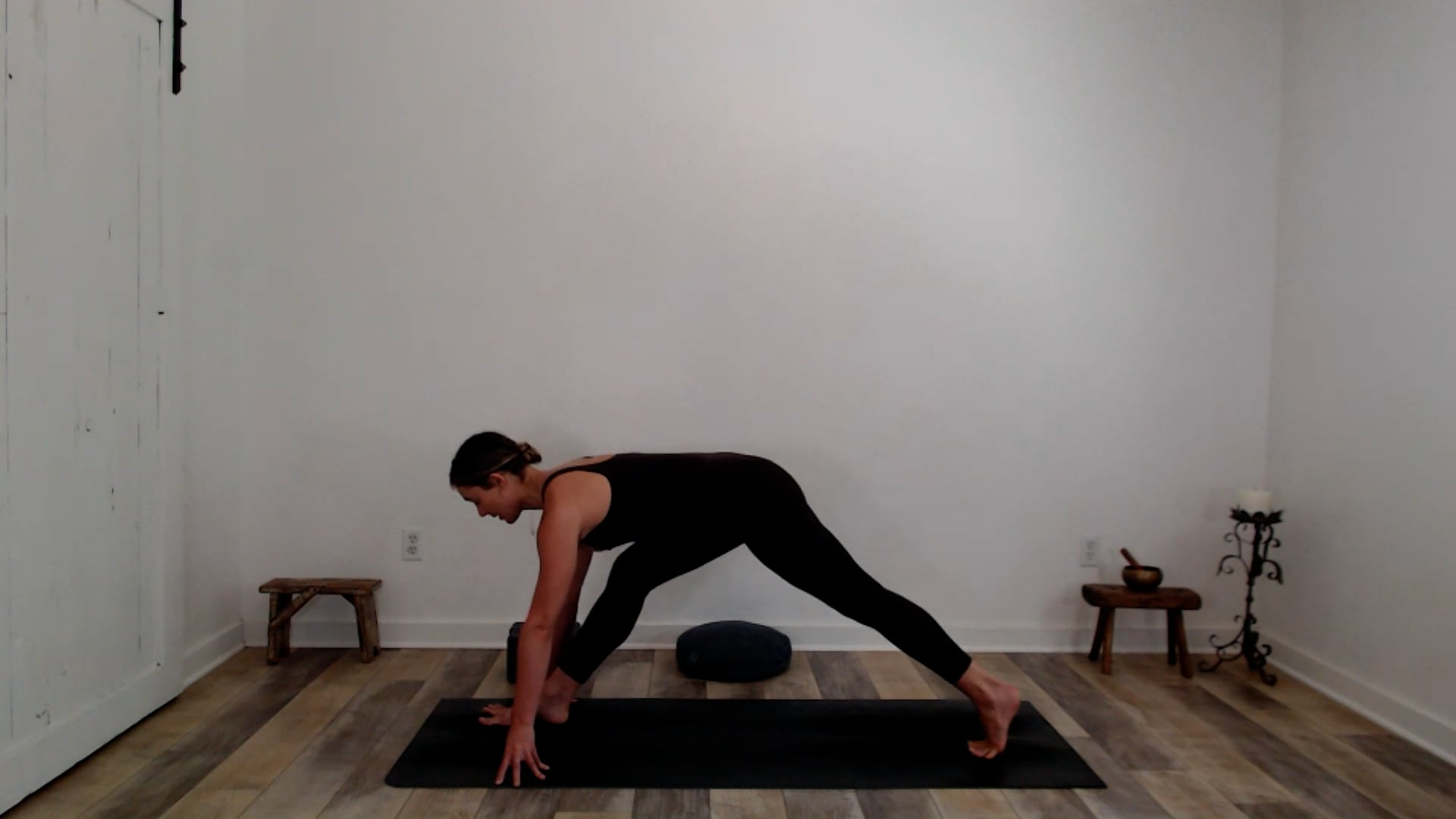 60 min Vinyasa Flow w/ Ashley - Vibrant & Strong 04/17/2025