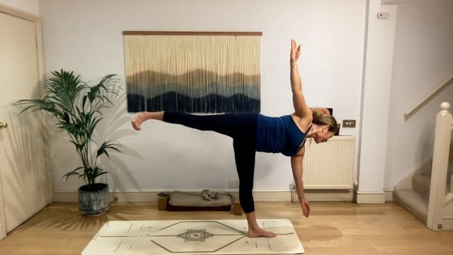 60 min Vinyasa Flow level 2/3 w/ Mia ...