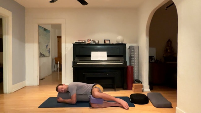 Restore & Recover : Chillout Yoga - 30 min