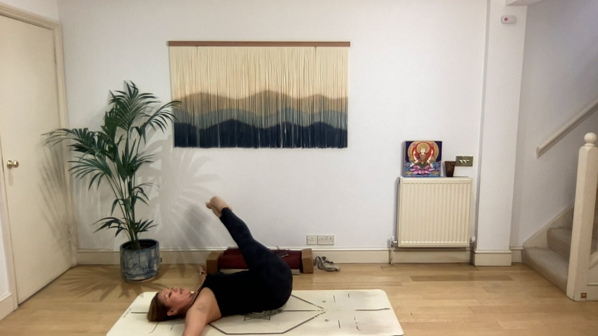 75 min Vinyasa Flow level 2/3 w/ Mia ...