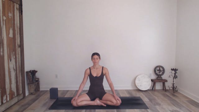 60 min YogaWorks w/ Ashley - Challeng...