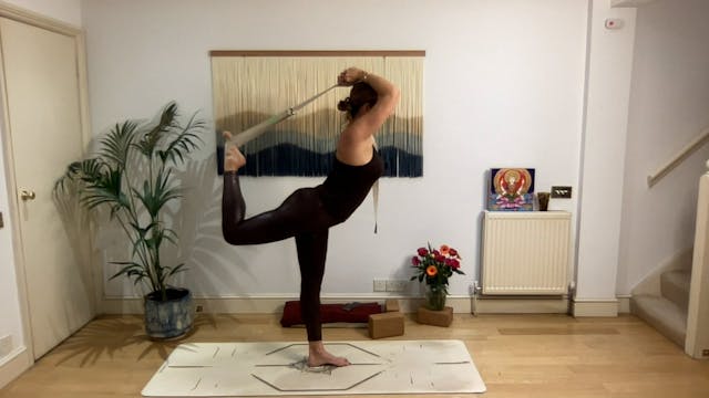 75 min Let's Dance Vinyasa Level 2/3:...