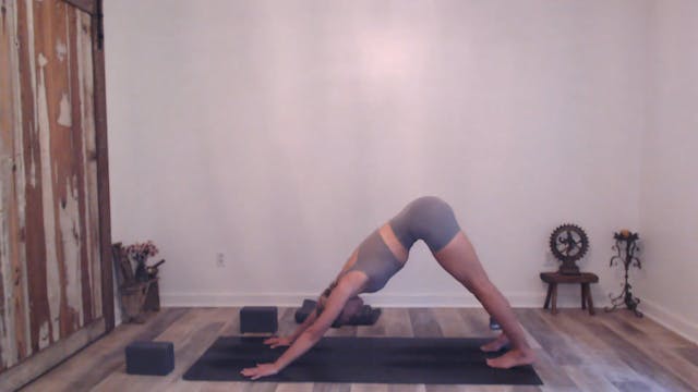 45 Min Vinyasa Flow w/ Ashley - Ease ...