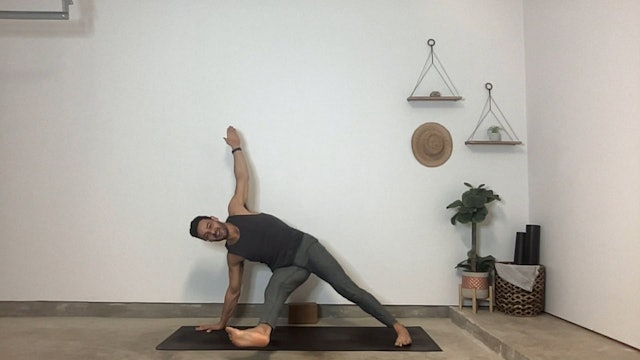45 min Morning Flow w/ Gustavo – Grounded & Present Flow – 04/02/2024