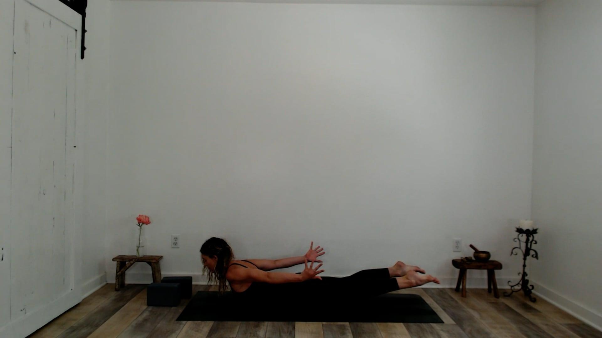 60 min Vinyasa Flow w/ Ashley - Groun...