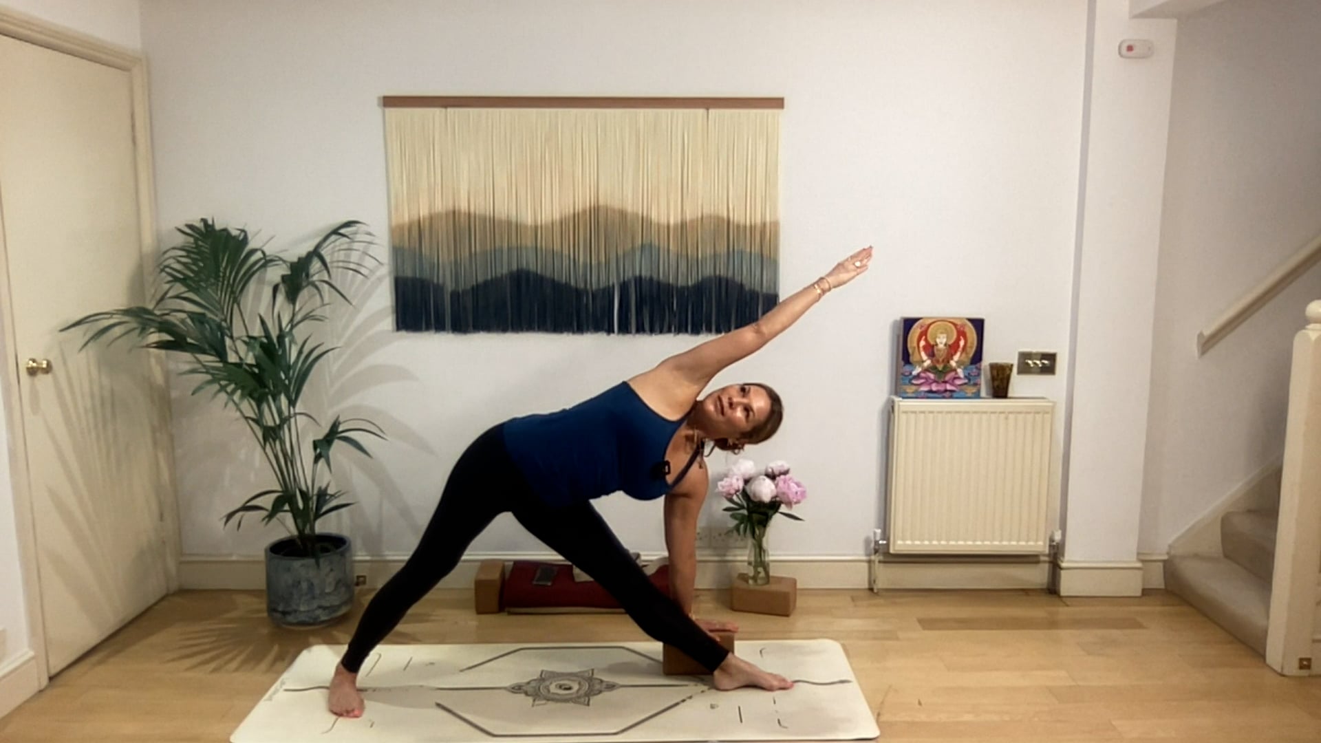 75 min Vinyasa Flow level 2/3 w/ Mia ...