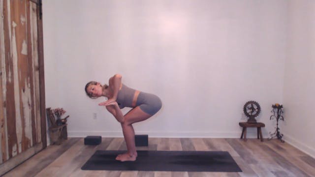 45 min Vinyasa Flow w/ Ashley - Simpl...