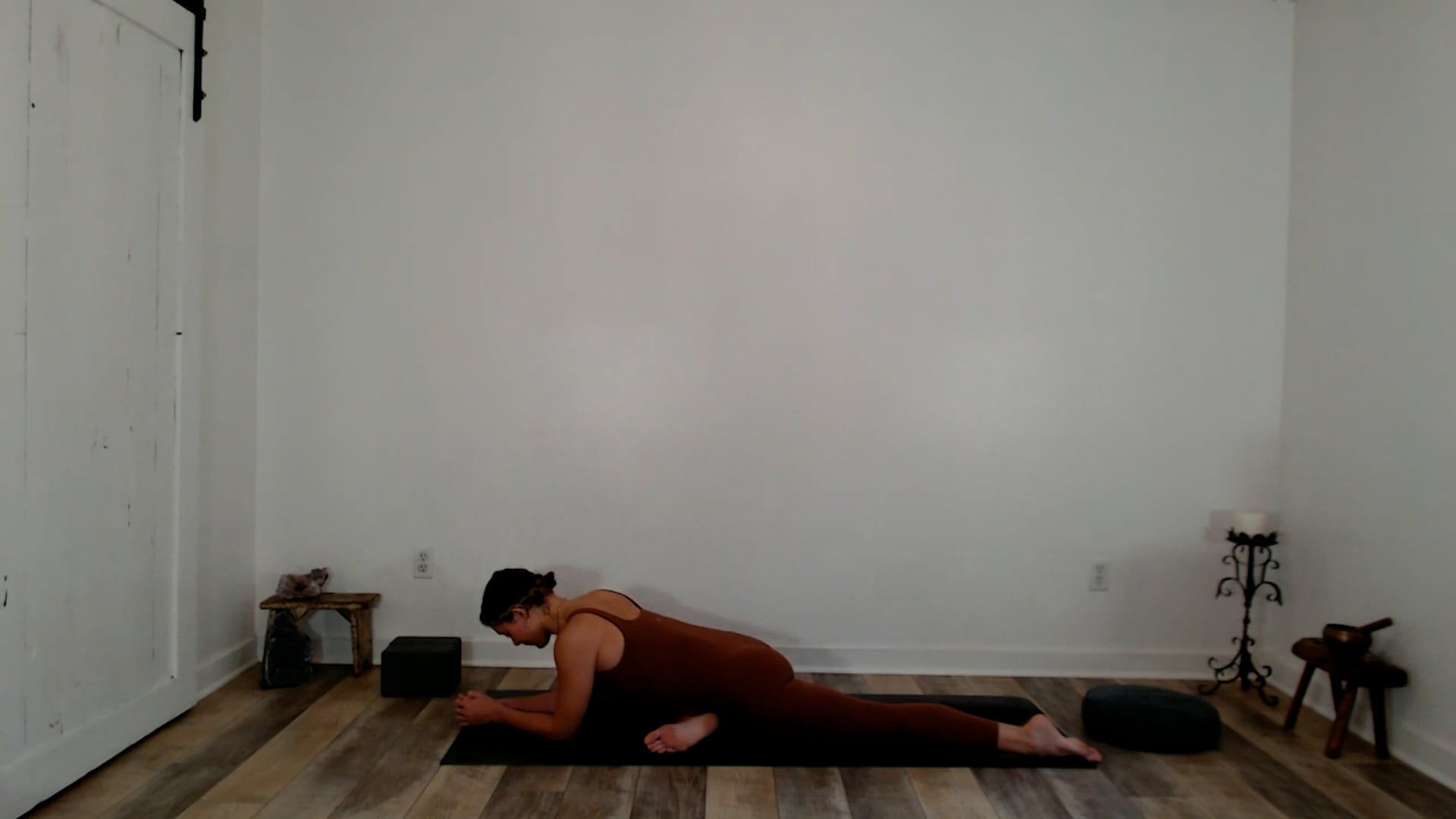 60 min Steady & Complete Vinyasa Flow: Ashley