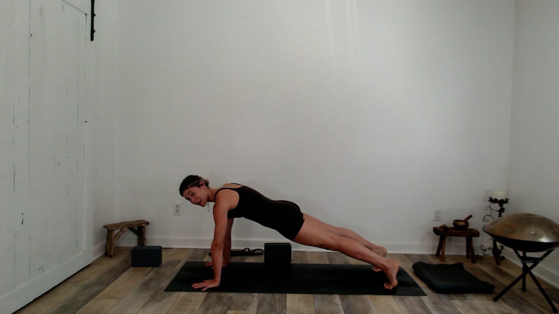 60 min Vinyasa Flow w/ Ashley - Expan...