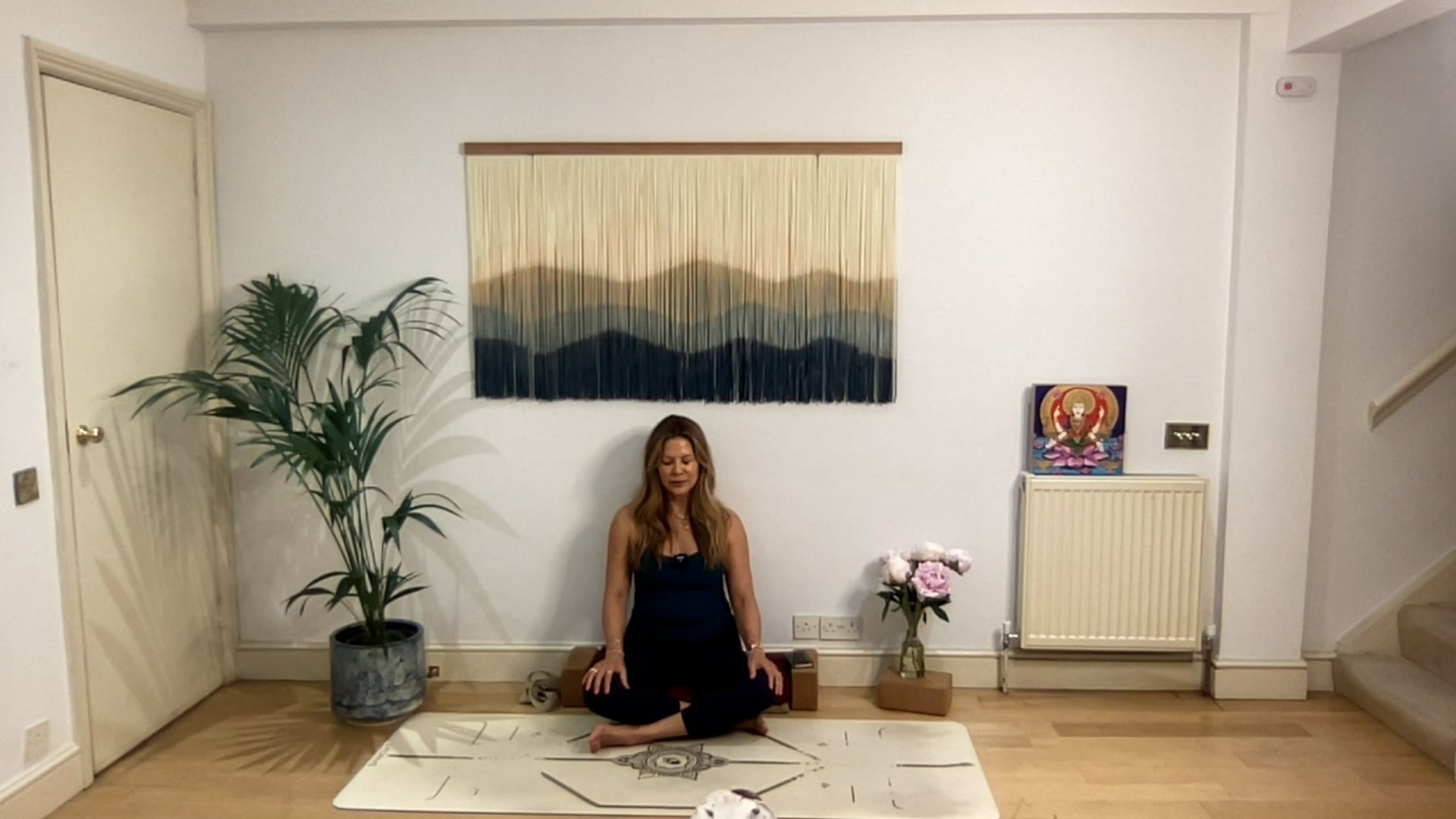 10 min Meditation w/ Mia - Explore Yo...