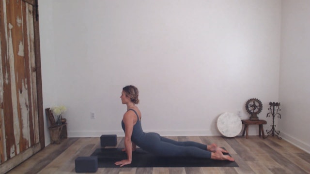 60 Min Yogaworks w/ Ashley – Slower Stretchier Flow 01/13/2023