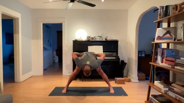 30 min Rise & Shine Vinyasa w/ Vytas ...