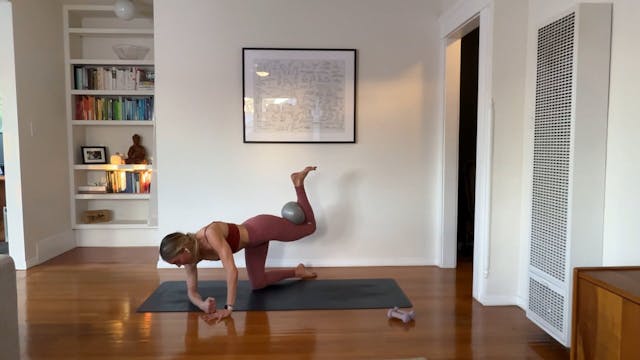 25 min Barre Tone w/ Maya - 1/9/24