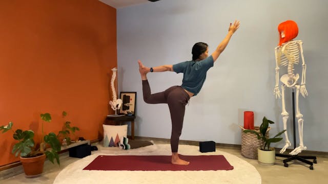 45 min Hatha Yoga 1/2 w/ Elena - Expl...
