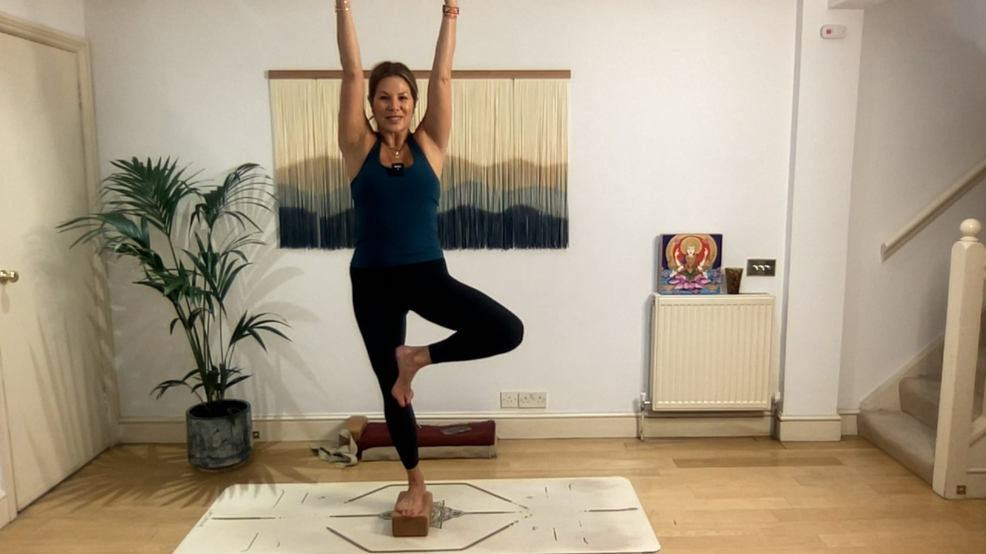 75 min Vinyasa Flow level 2/3 w/ Mia ...