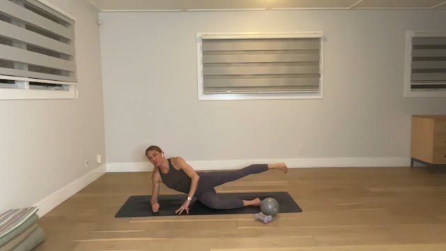 30 min Barre Tone: Maya