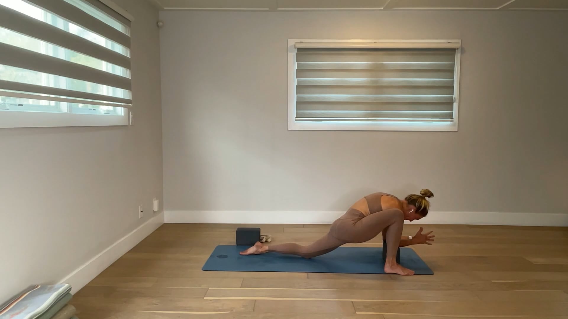 60 min YogaWorks Level 2: Maya