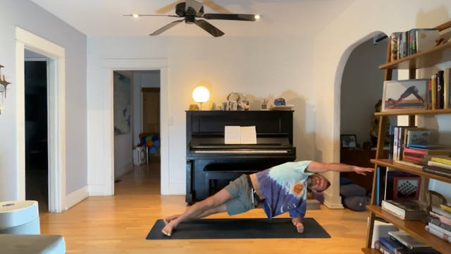 30 min Rise & Shine Vinyasa : Vytas