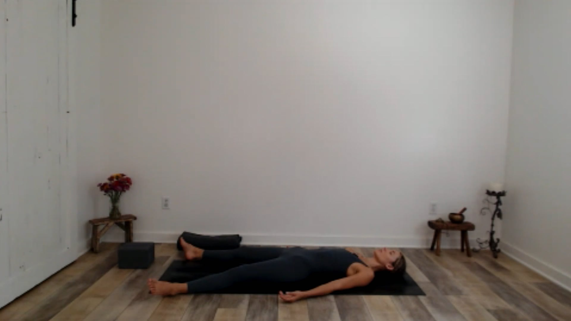 60 min Vinyasa Flow w/ Ashley - Relea...