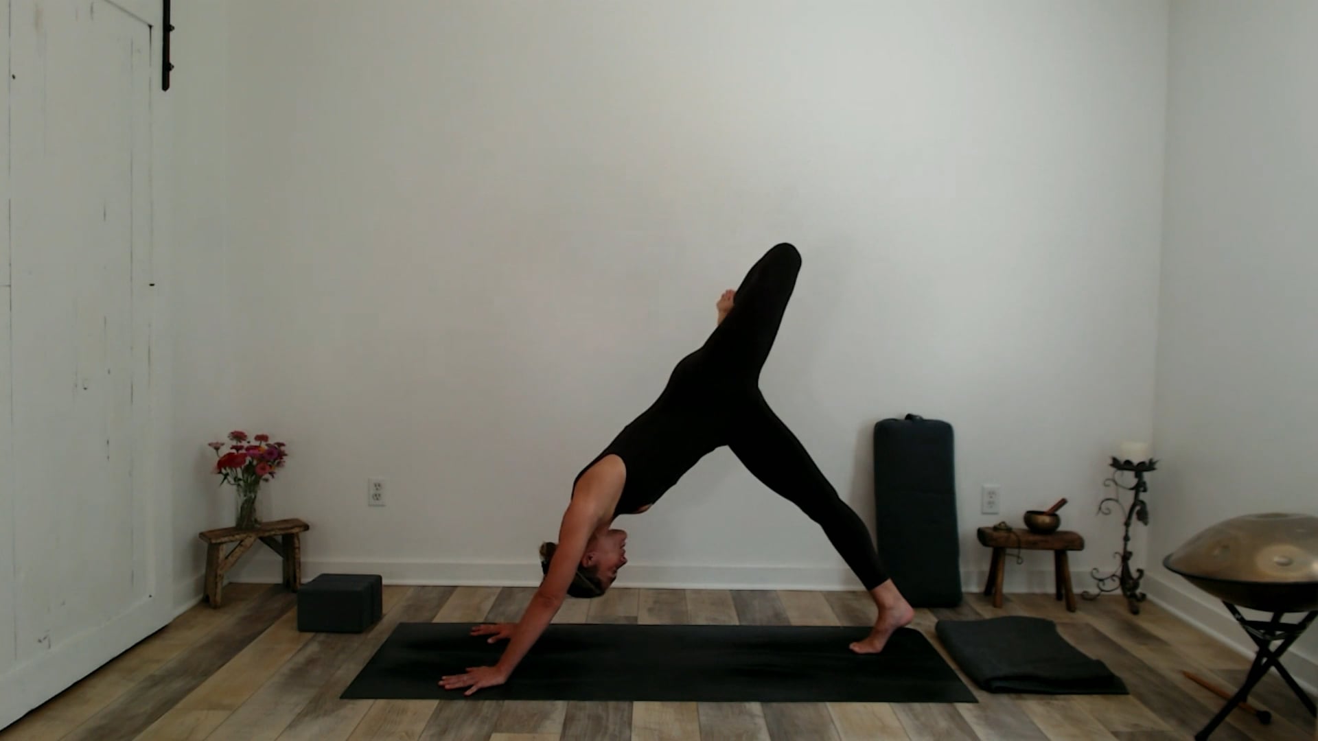 60 min Vinyasa Flow w/ Ashley - Embod...