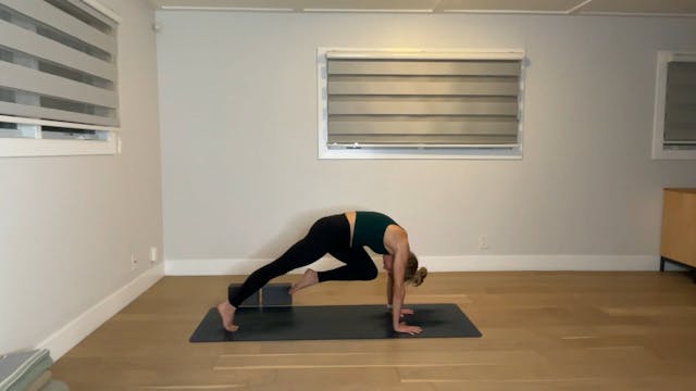 60 min YogaWorks Level 2: Maya