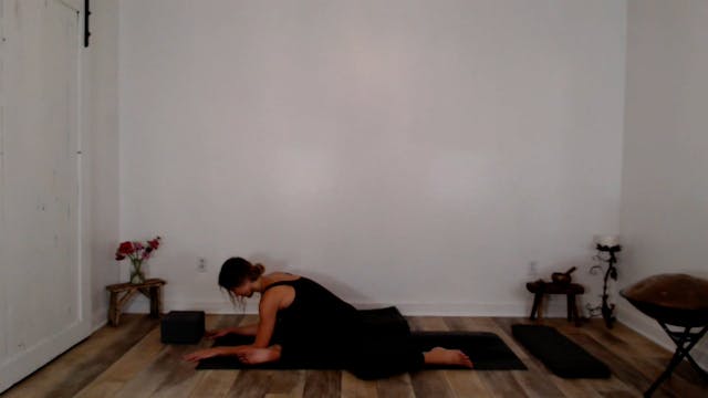 60 min Stretch and Unwind w/ Ashley -...