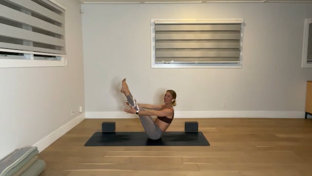 60 min  YogaWorks Level 2: Maya