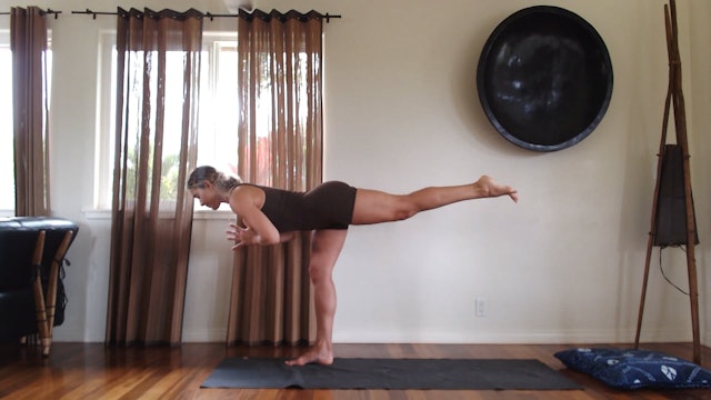 60 min YogaWorks w/ Ashley – Maximize Your Breath 02/28/2024