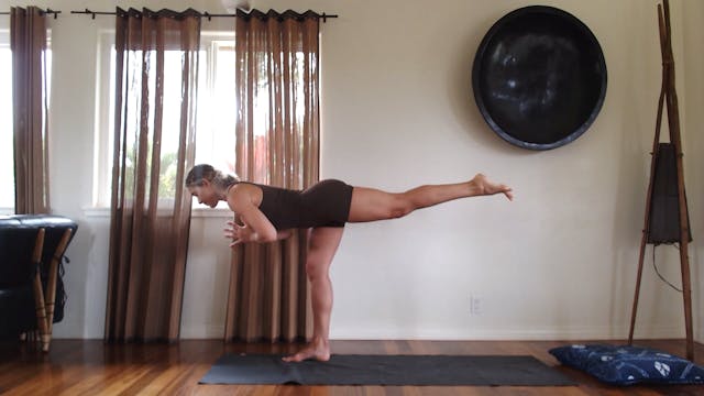 60 min YogaWorks w/ Ashley - Maximize...