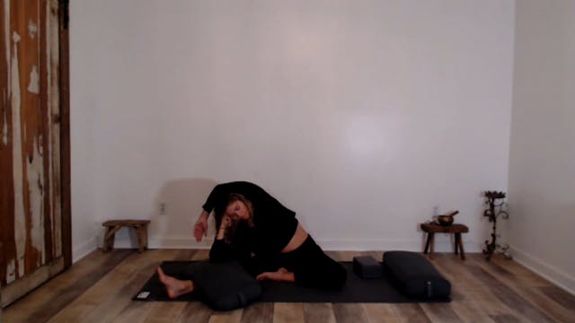 60 min Gentle Yin & Restorative w/ As...