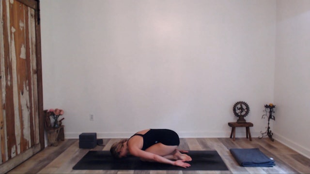 60 Min YogaWorks w/ Ashley – Cultivate Deep Listening 09/22/2023