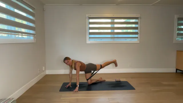 30 min Barre Tone: Maya