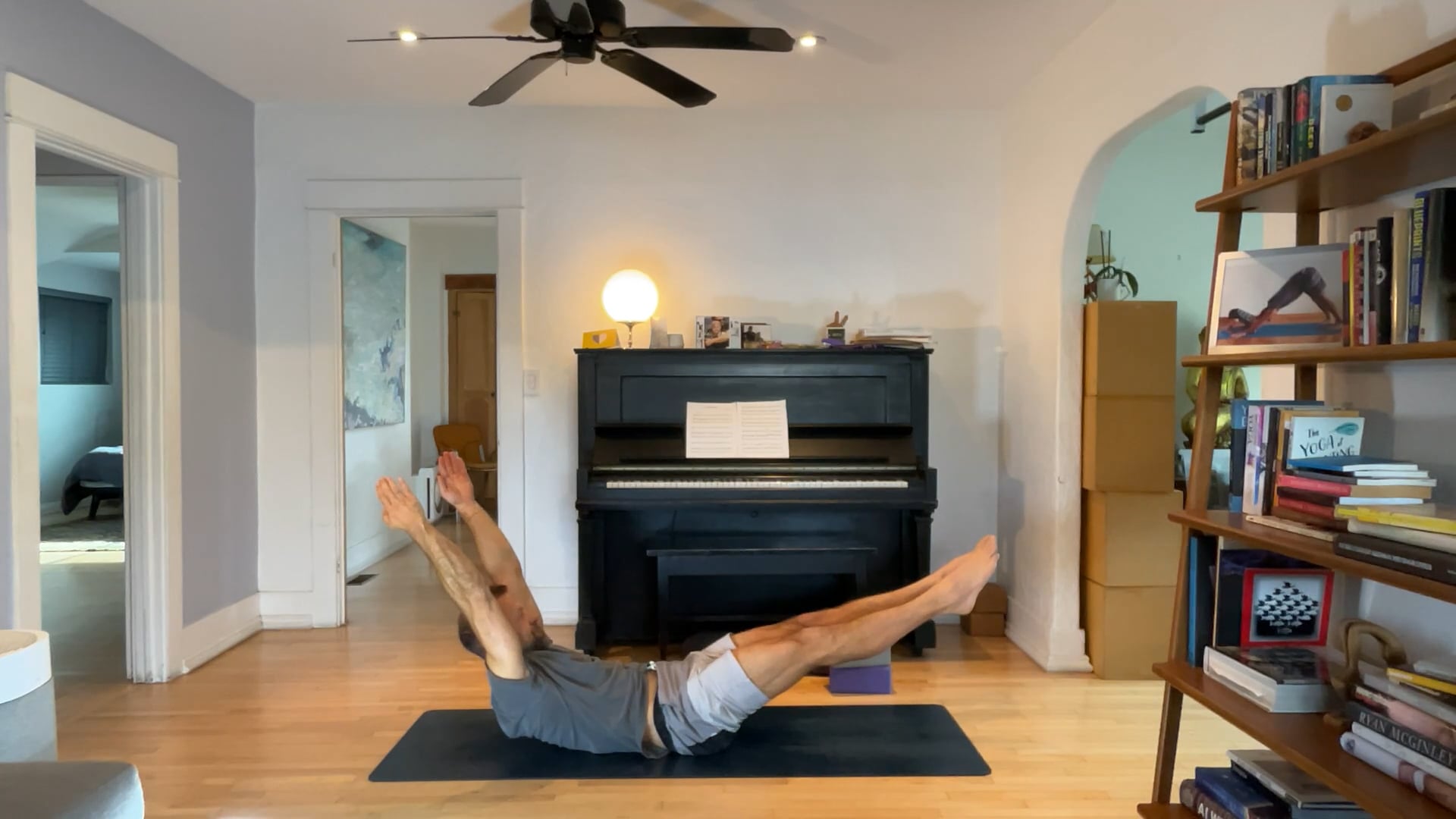 45 min Strength and Stillness Vinyasa 2 : Vytas