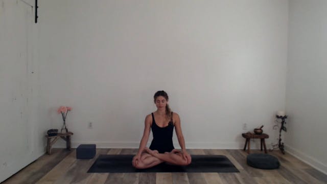 30 min Inner Space Hatha Yoga: Ashley