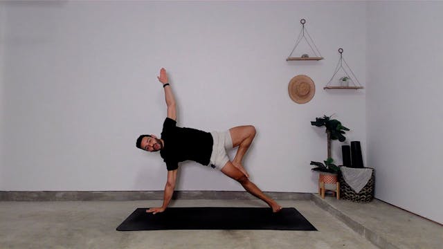 30 min Vinyasa Flow 2-3 w/ Gustavo - ...