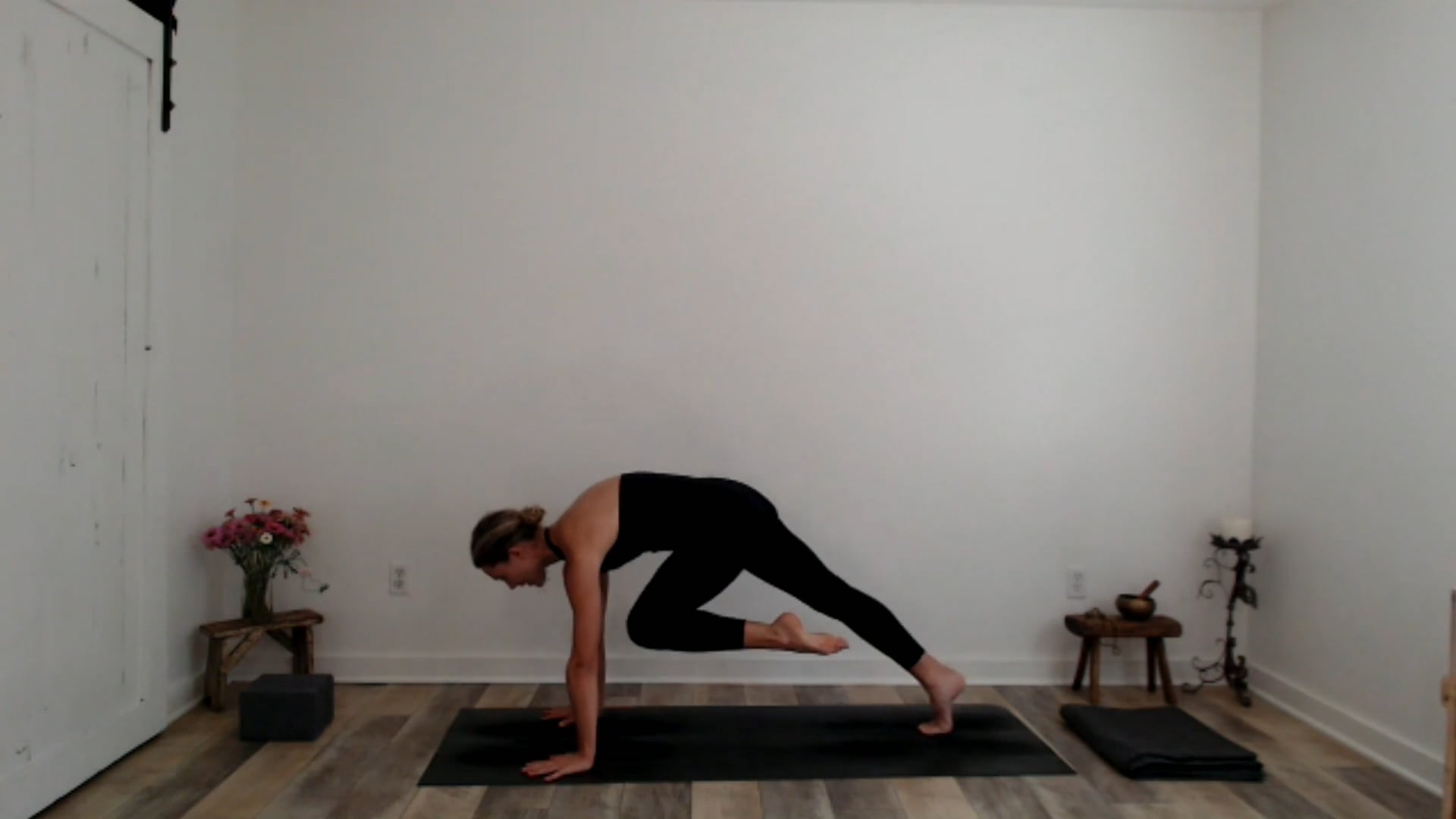60  min Vinyasa Flow w/ Ashley - Cent...