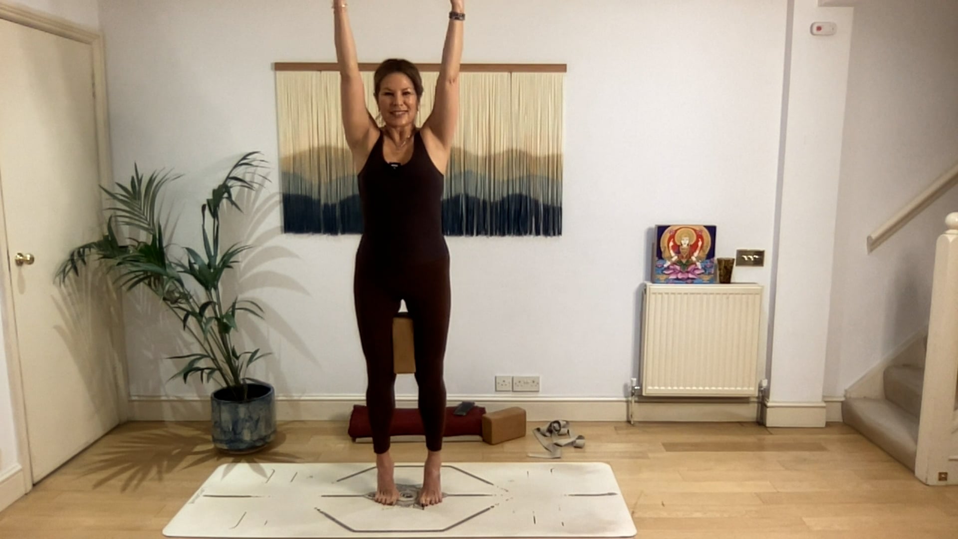 75 min Intention and Integrity Vinyasa Level 2/3: Mia