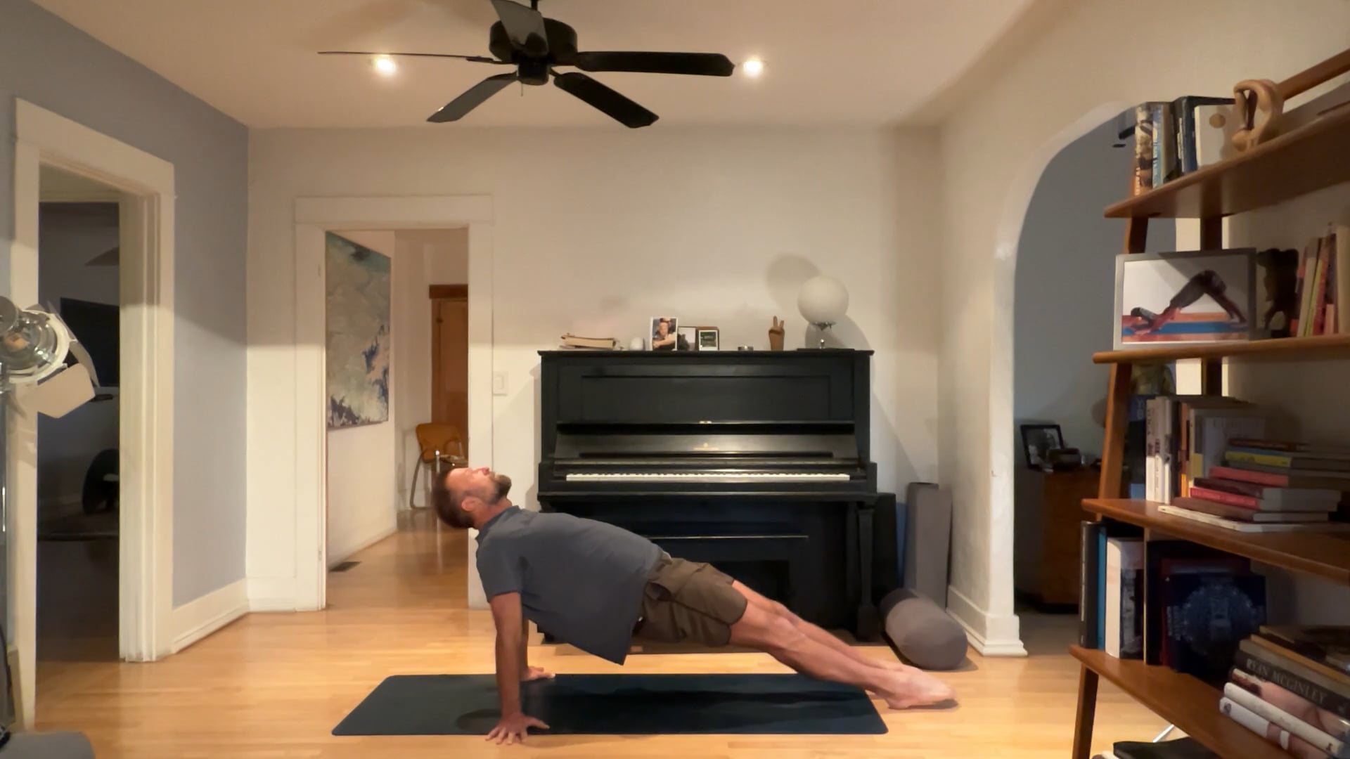 30 min All Levels Vinyasa w/ Vytas - Reverse Boat Table 11/22/24