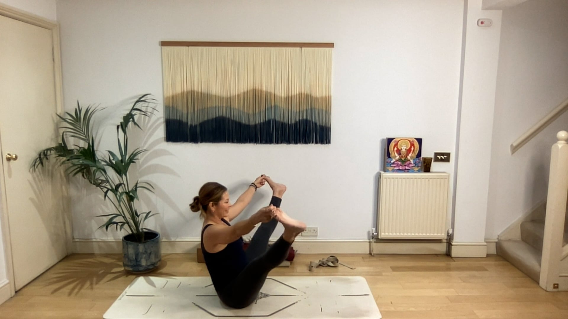 60 min Fill Your Cup Vinyasa Level 2/3: Mia