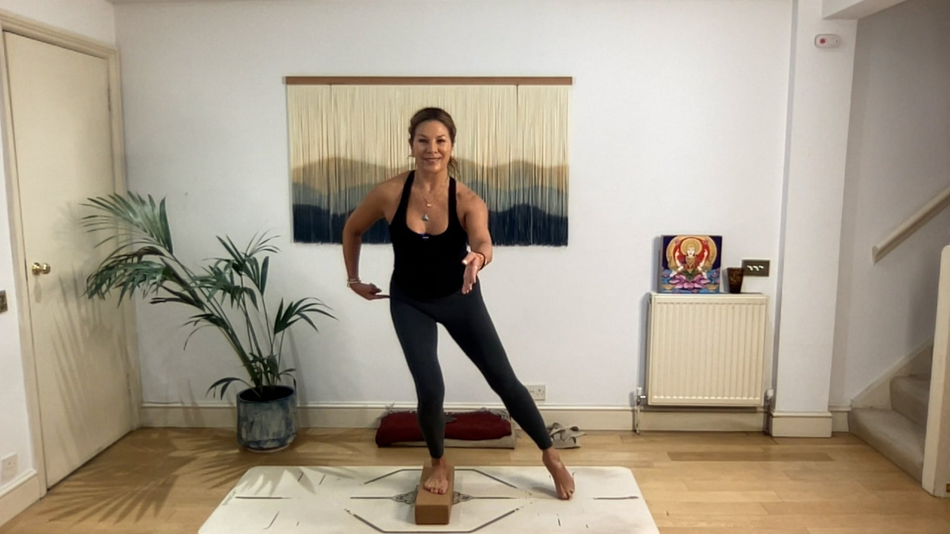 75 min Time Again Vinyasa Level 2/3: Mia