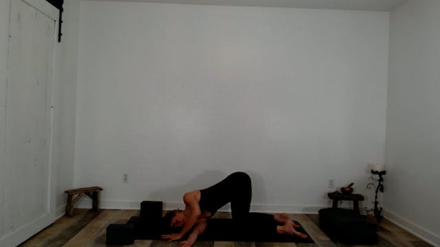60 min Vinyasa Flow w/ Ashley - Stren...