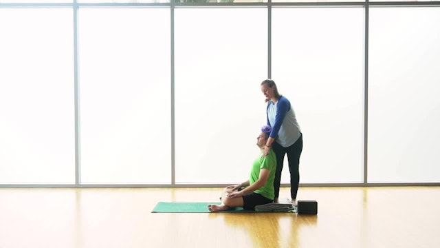 5 minute Hands-on Adjustments – Seated Twists