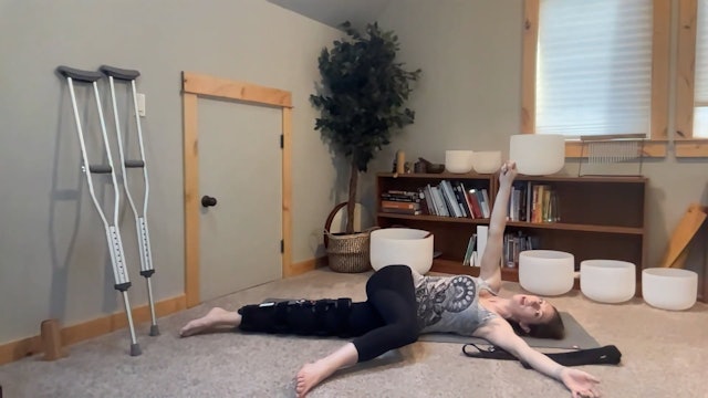 15 min Morning Stretch w/ Becky Gentle Circles – 5/18/2023