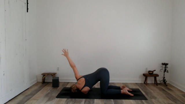 60 min Vinyasa Flow w/ Ashley - Holid...