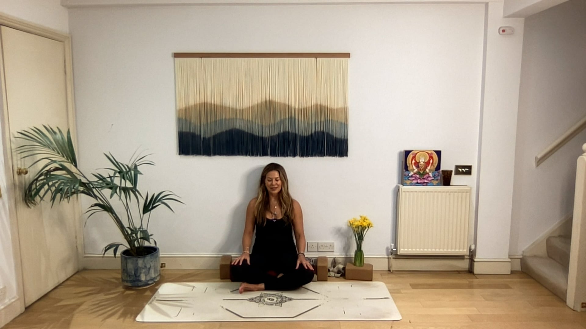 10 min Cocoon and Connect Meditation: Mia