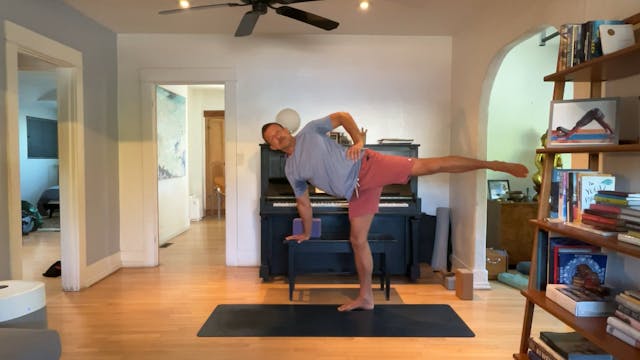 40 min Vinyasa 2 w/ Vytas - Travel Da...