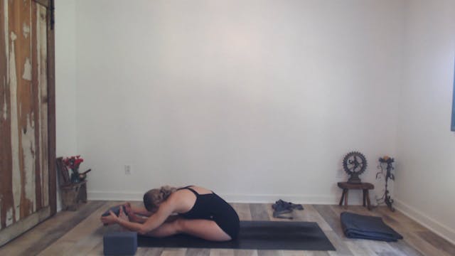 60 Min Vinyasa Flow w/ Ashley - Inten...