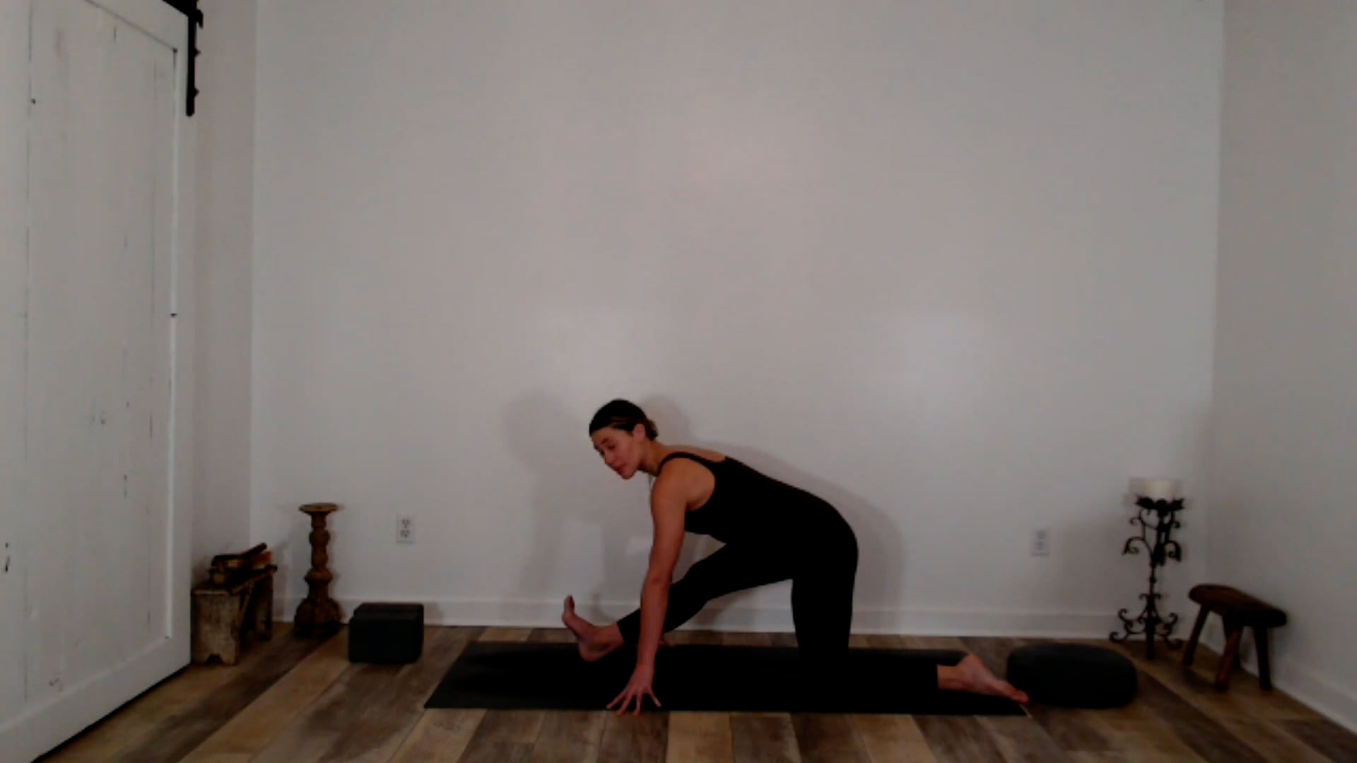 01/08/2026: 60 min Satisfying Twists Vinyasa Flow w/ Ashley