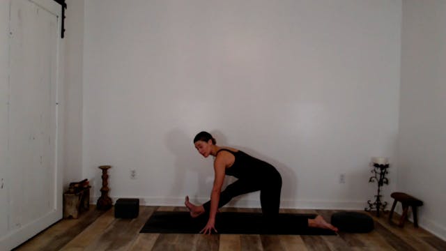 60 min Satisfying Twists Vinyasa Flow...