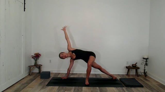 30 min Hatha Yoga w/ Ashley - Energiz...